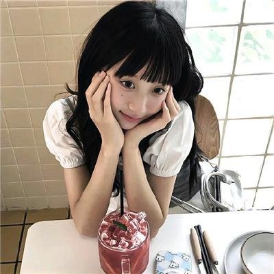 安娜·卡拉曼佐夫